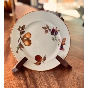 Royal Worcester Evesham Vale Salad/Dessert Plate Gold Rim Fruit England 8.25"